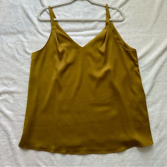 2/$30 Thyme Maternity Satin V-Neck Cami, Large - Picture 2 of 10